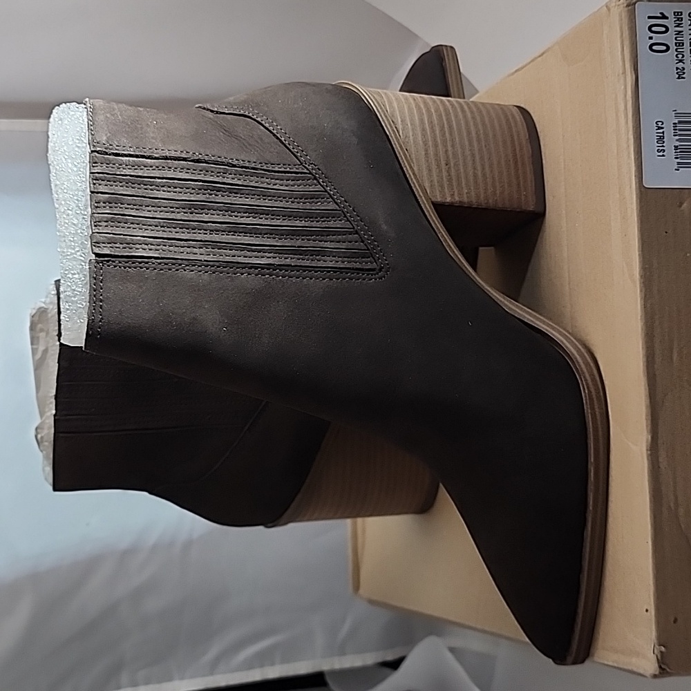 STEVE MADDEN Size: 10 Women Catreena Brown point toe BOOTIE, NEW